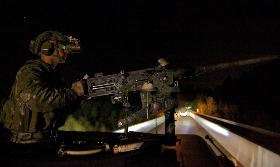 美军最新型夜视仪亮相,夜间作战能力再升级