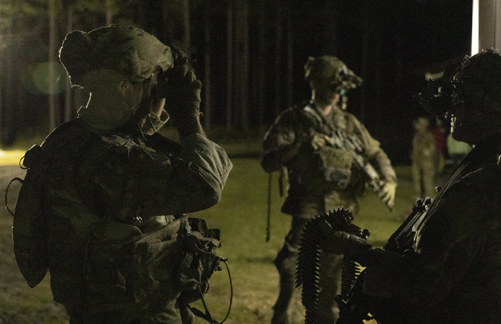 美军最新型夜视仪亮相,夜间作战能力再升级