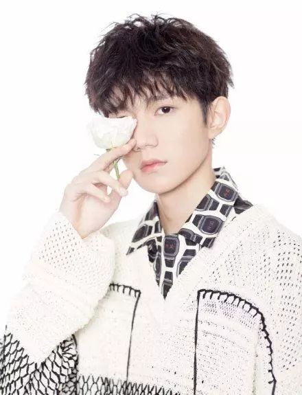 王源最新写真集曝光,从2017到2021的成长与蜕变