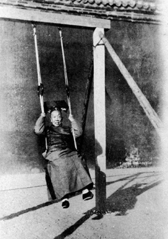 荡秋千最新,背景、发展与时代地位