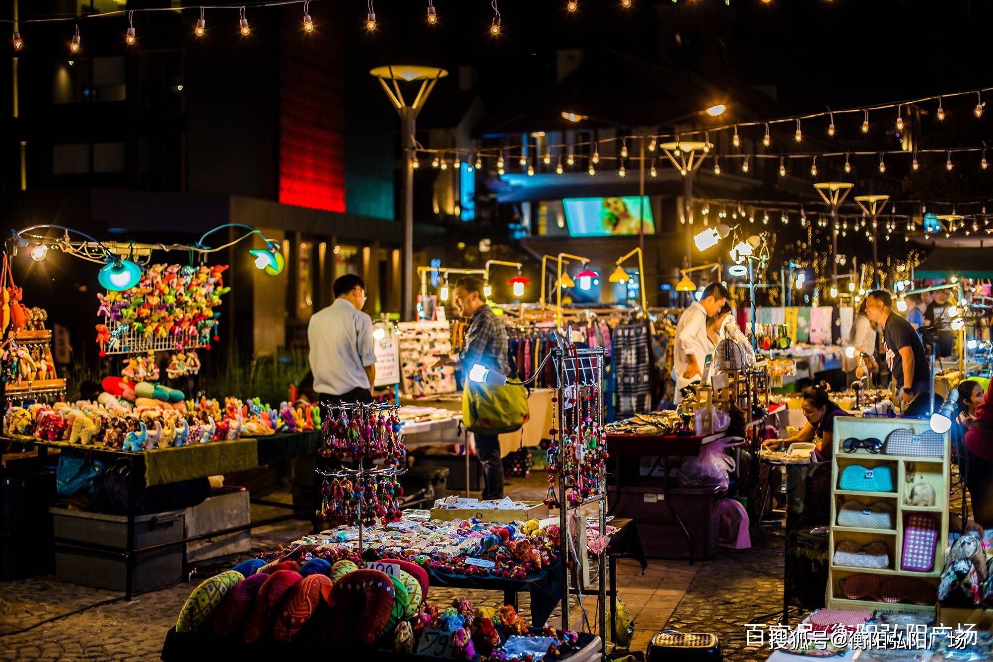 最新幽默笑话,小巷深处的欢乐小铺