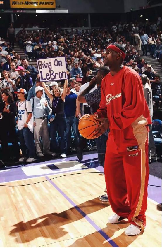 詹姆斯最新球鞋,追逐变化,自信闪耀,励志人生每一步