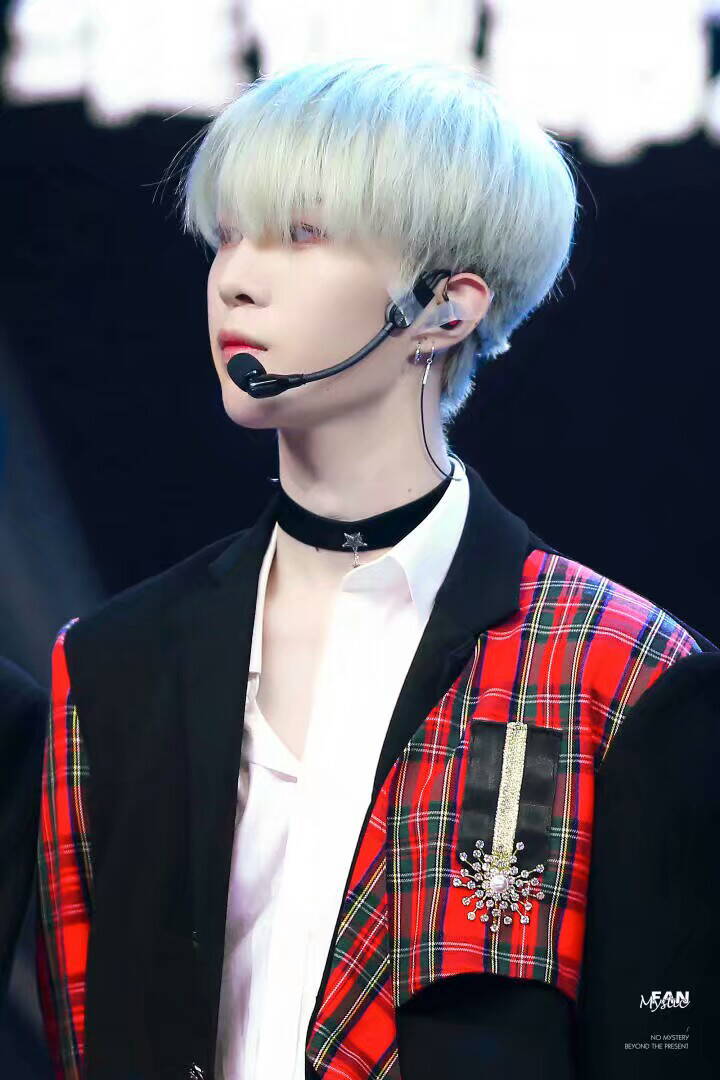 范丞丞最新照片,青春偶像的时尚风采