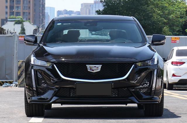 凯迪拉克CT5最新豪华轿车的巅峰之作,引领时尚潮流的新标杆!