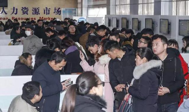 晋州市最新招工,小城的求职奇遇与深厚友情