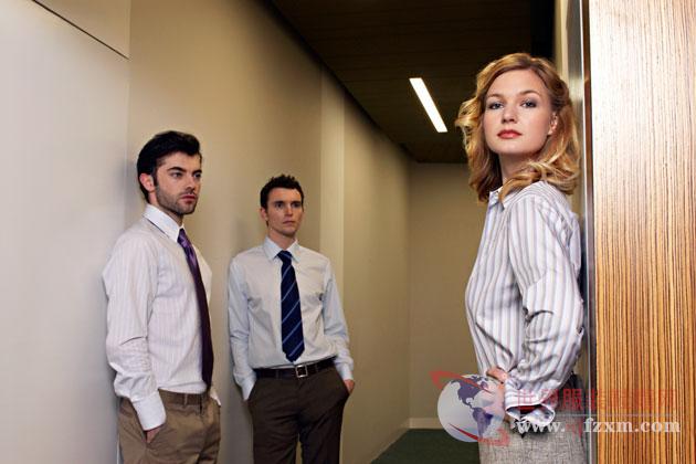 温馨当阳,职场与友情的美丽交织