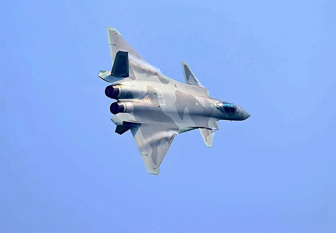 “歼60战机制胜全球,科技突破飞越九霄——POY978.82天眼见证奇迹”