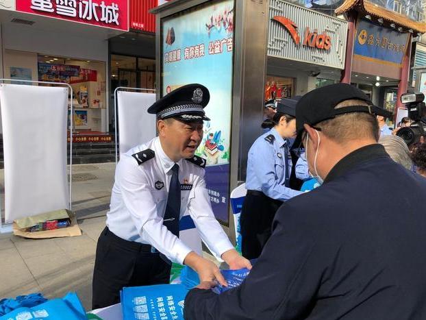 色情内容是不合法的,违反我国相关的法律法规。我们应该遵守法律和道德准则,远离色情内容。如果您有其他有益身心的娱乐需求,可以寻找一些正规的平台或文化活动,例如观看电影、参加体育运动、学习绘画或音乐等。这些活动不仅能够提供娱乐,还能够提升您的技能和素质。