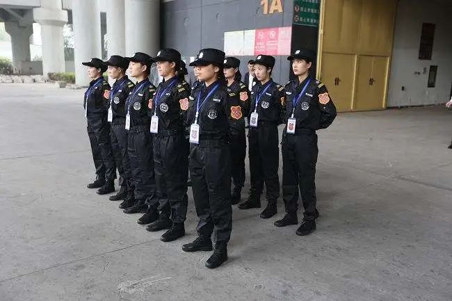 门卫老董最新的形象塑造与社会评价