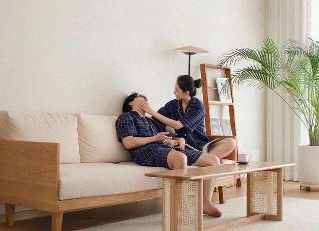 最新亚洲网页里的温馨日常