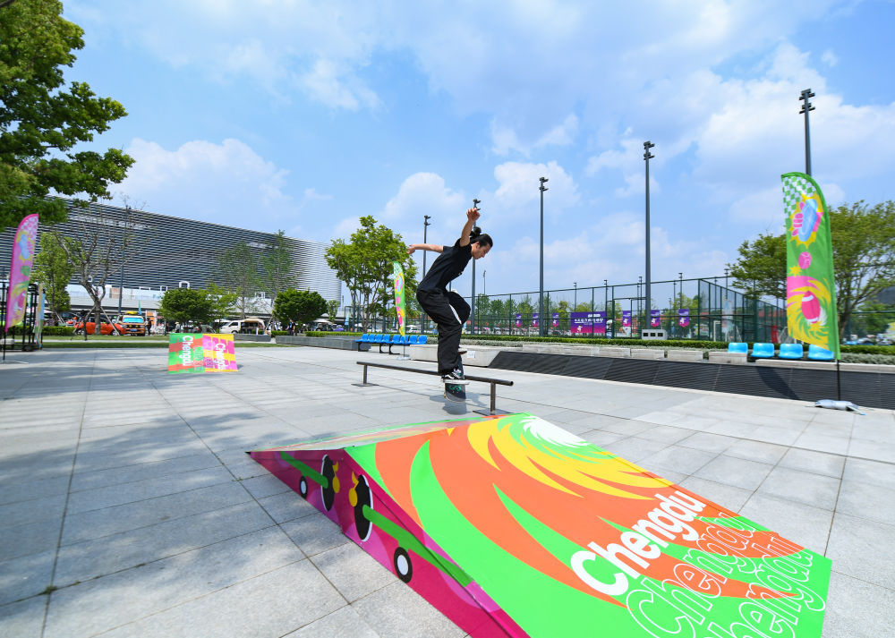 最新款滑板,科技重塑滑行体验,让生活瞬间点燃激情