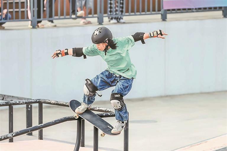 最新款滑板,科技重塑滑行体验,让生活瞬间点燃激情