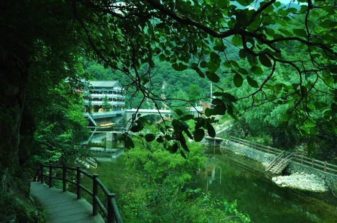 最新课桌椅,一场自然美景的探险之旅,寻找内心的平和与宁静