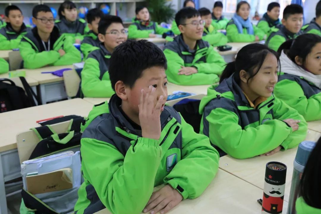 初川南最新,学习变化,自信成就梦想,一路闪耀光芒