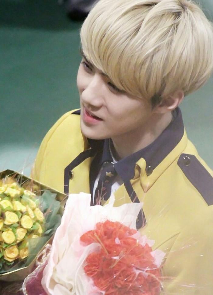 EXO最新璀璨写真,捕捉瞬间艺术的魅力