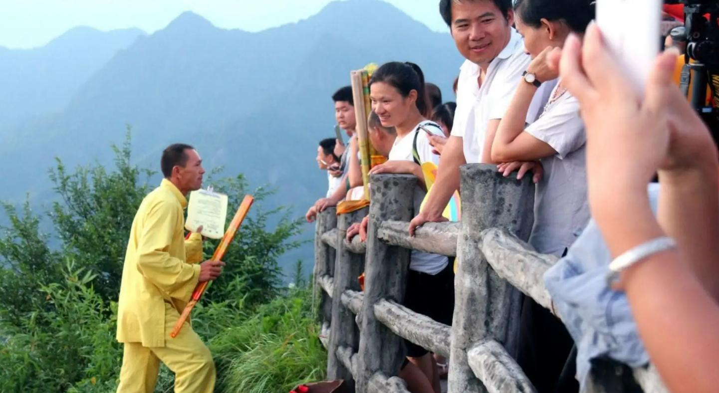 直播替人上香,一种文化现象的深度解读