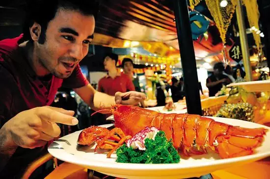 陈奕迅直播预约,带你探索小巷中的音乐与美食宝藏!