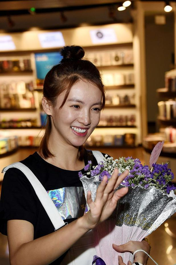 直播金晨,小巷深处的特色小店探秘