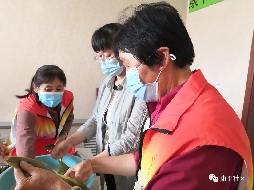 蔓草社区最新地址揭秘,邻里间的温馨日常