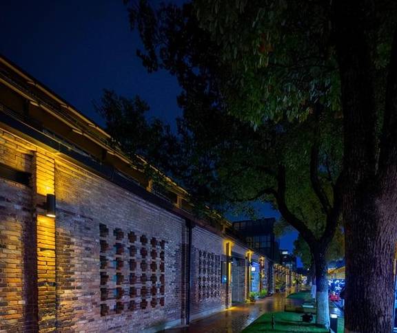 探索小巷深处的午夜盛宴,特色小店带你领略最新经典