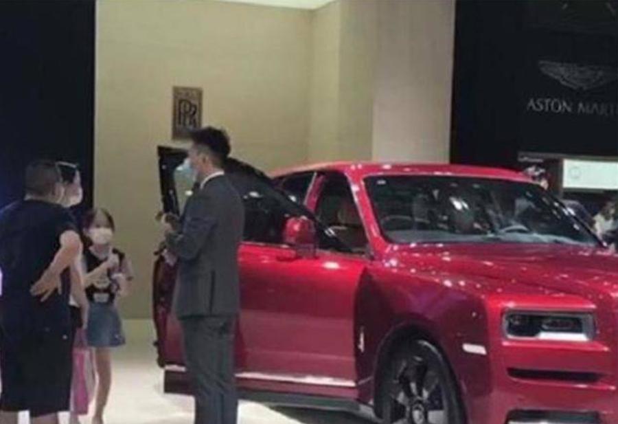 皮拖鞋直播,日常趣事与友情纽带