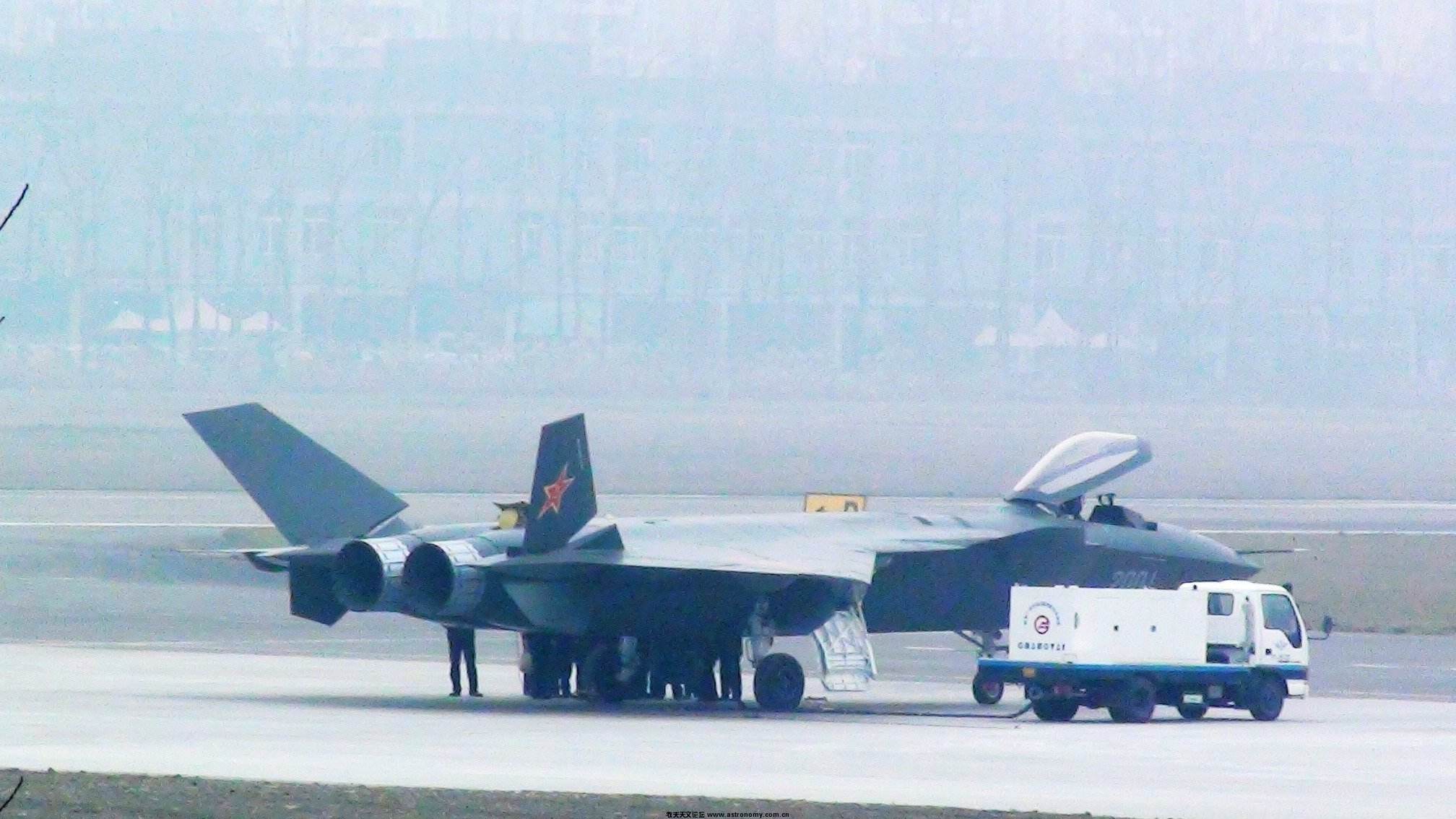 “全球瞩目!歼60战机首飞引发轰动,详尽数据揭秘-PZD68.289特版”