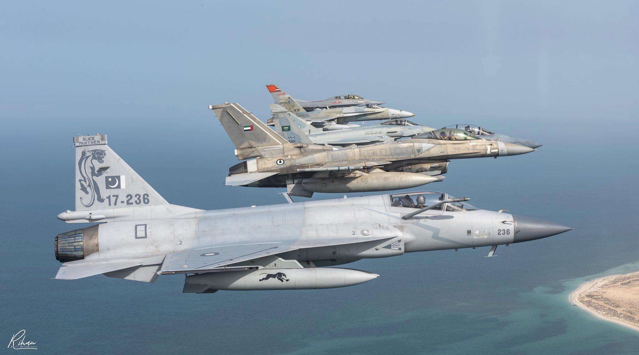 “全球瞩目!歼60战机首飞引发轰动,详尽数据揭秘-PZD68.289特版”