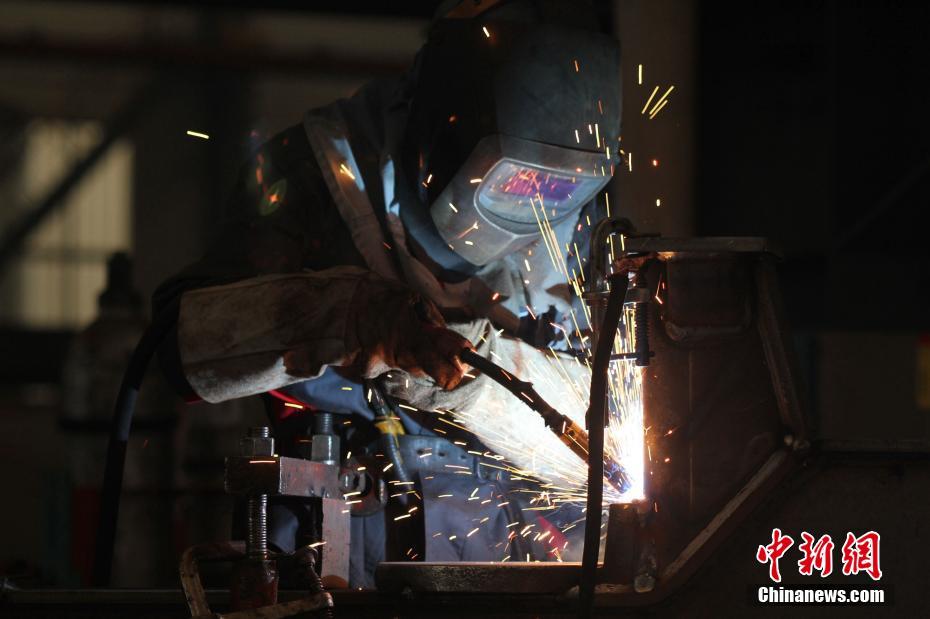 上海焊工招聘最新动态,焊花绽放的职场温情故事