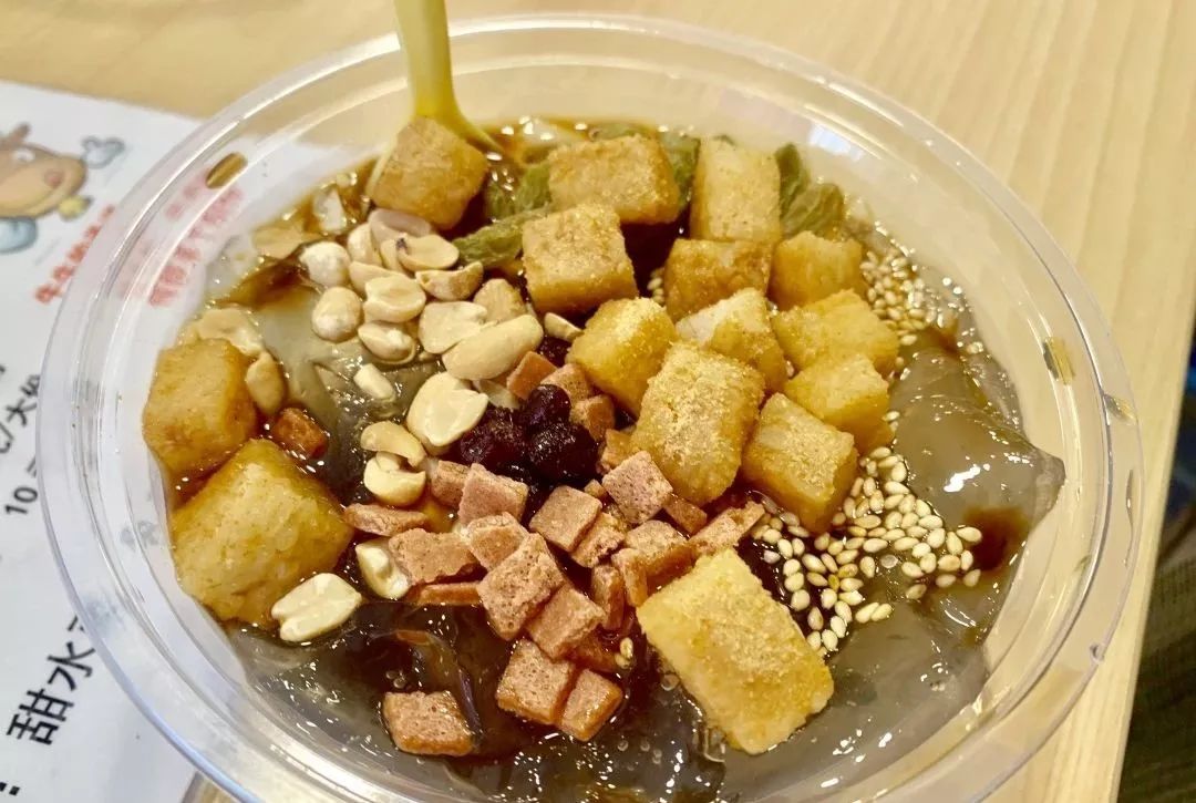 今年涨工资最新动态与小巷深处的特色小店探秘