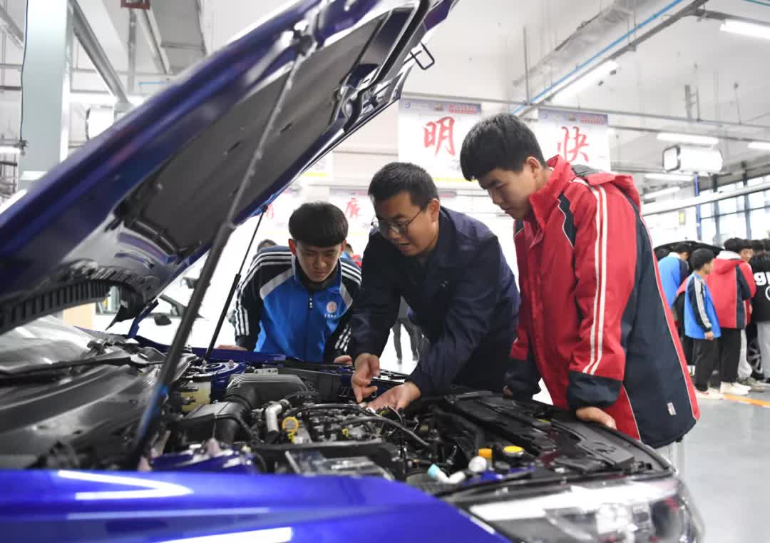 最新汽修教师招聘信息——科技引领未来,汽修教育革新之旅