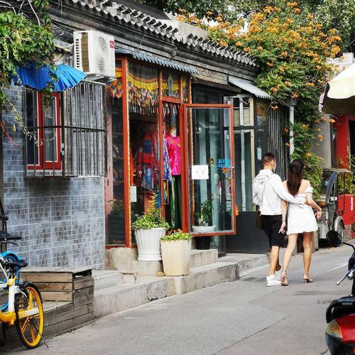 最新军事报到,小巷深处的军事特色小店