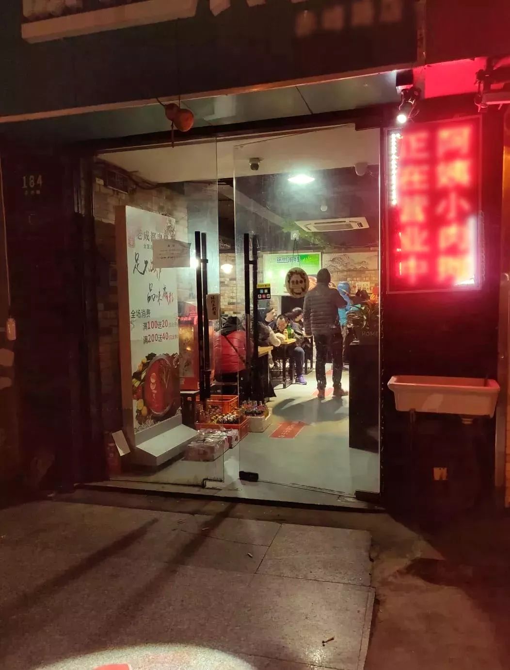 最新免费上传视频在线,小巷深处的特色小店探秘