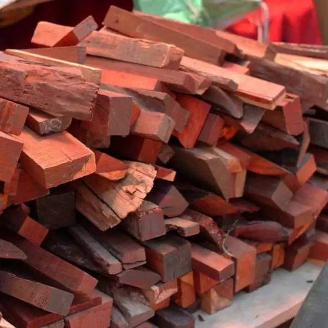 大红酸枝木材最新价格,市场走势与影响因素解析