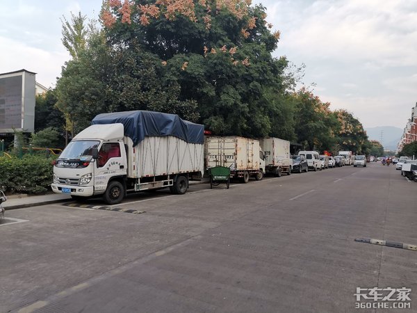 探秘小巷中的宝藏,2024款最新轻卡