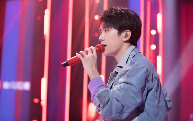 Zico与雪炫的最新同台,音乐与时尚的完美交融