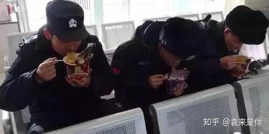 堕落警察的日常趣事与最新章节,警局里的温暖时光