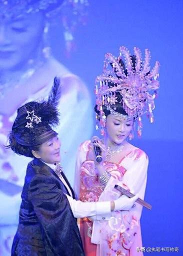 欧阳青反串最新视频,跨界艺术的璀璨绽放