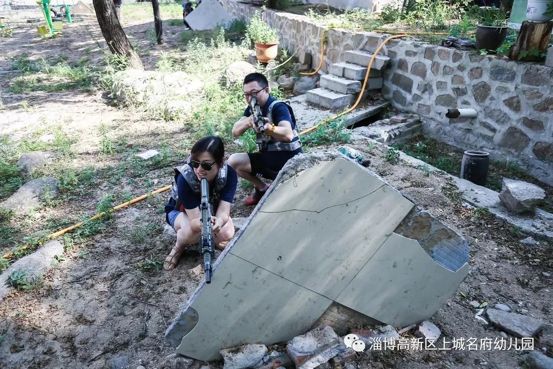 探索小巷深处的野战秘境,最新野战视频带你领略独特风味小店