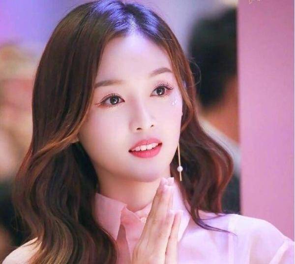 郑秀晶图片最新,变化、学习与自信的力量