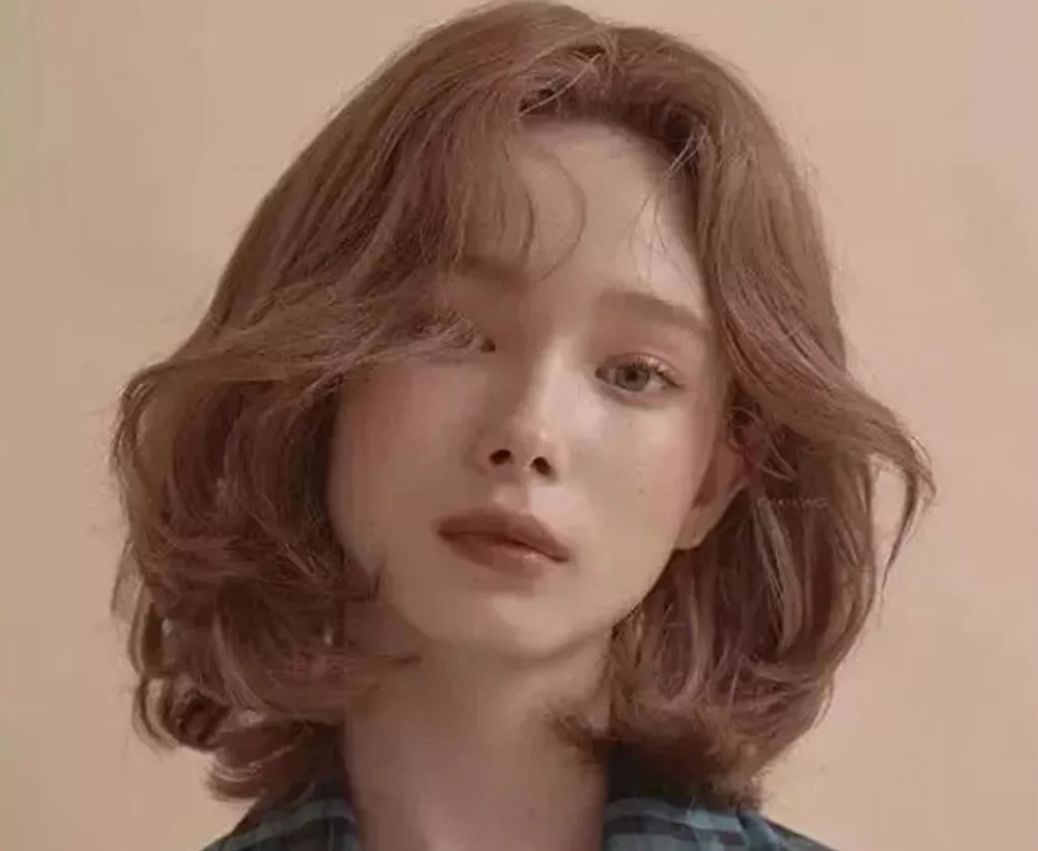 长发女夏爱凤的最新日常故事