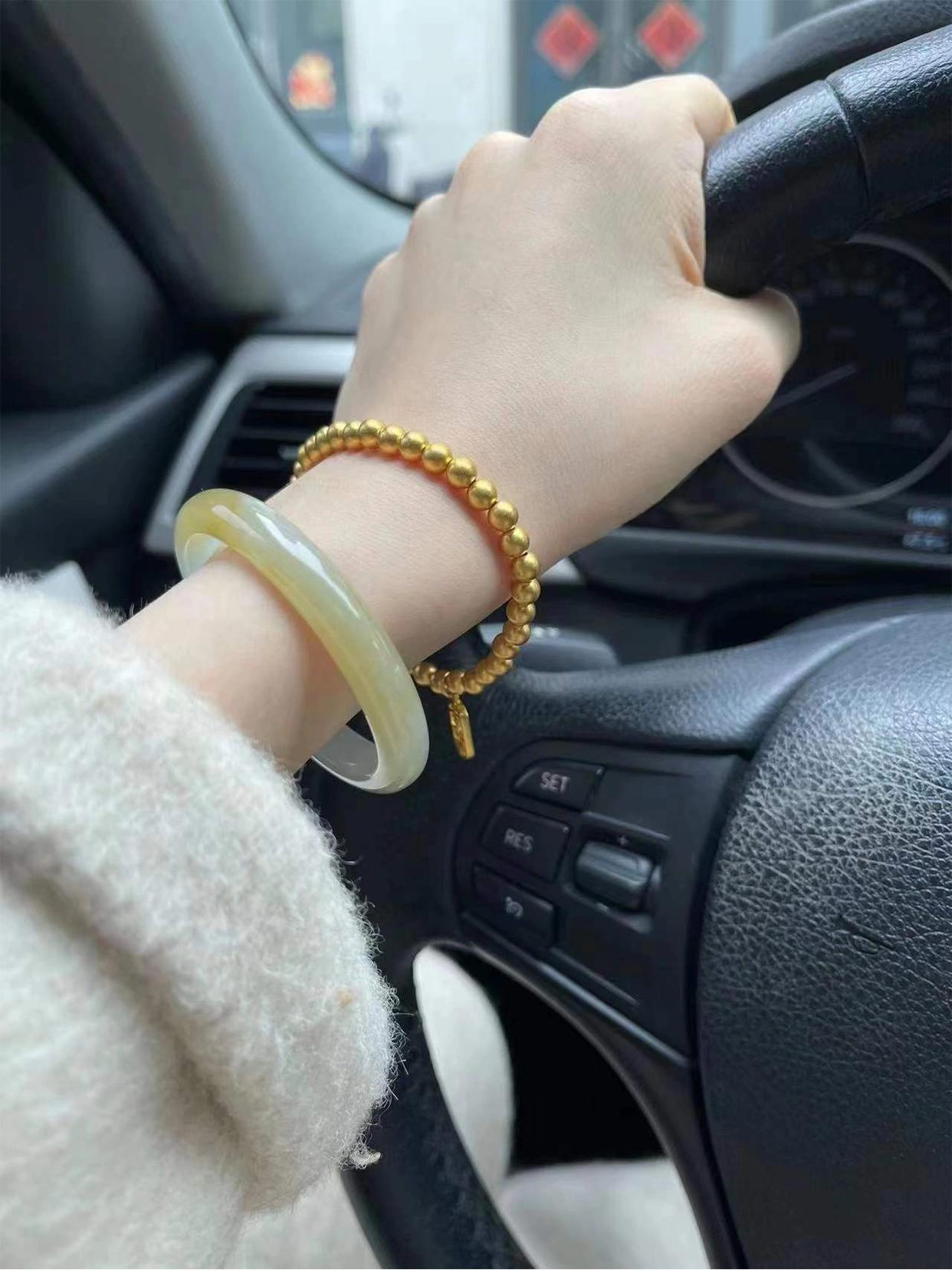 云南摔碎玉镯事件最新进展,科技与生活的完美融合,智能手镯引领未来潮流