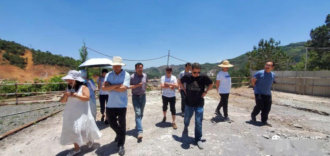 罗平县阿岗镇的日常趣事,爱与陪伴的温馨时光