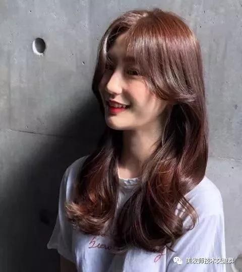 最新发尾烫,时尚潮流的细致演绎