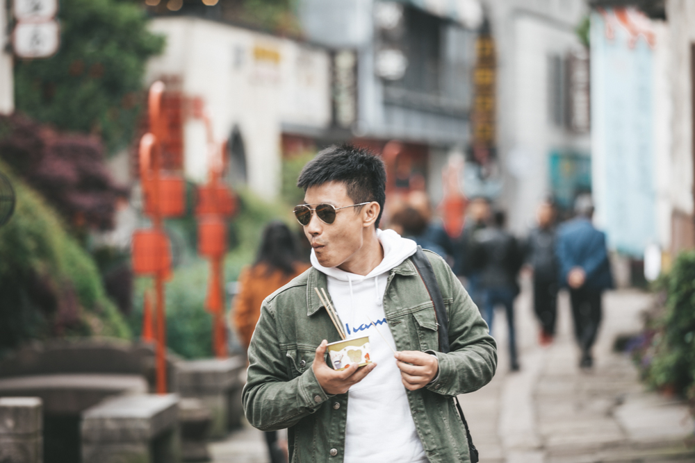 姚弛最新照,小巷深处的独特风情与隐藏的美食秘境