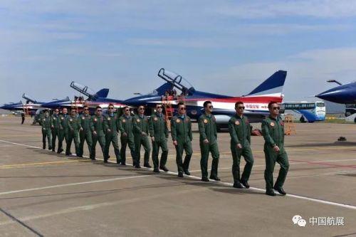 枭龙最新战机,小巷中的天空之骄