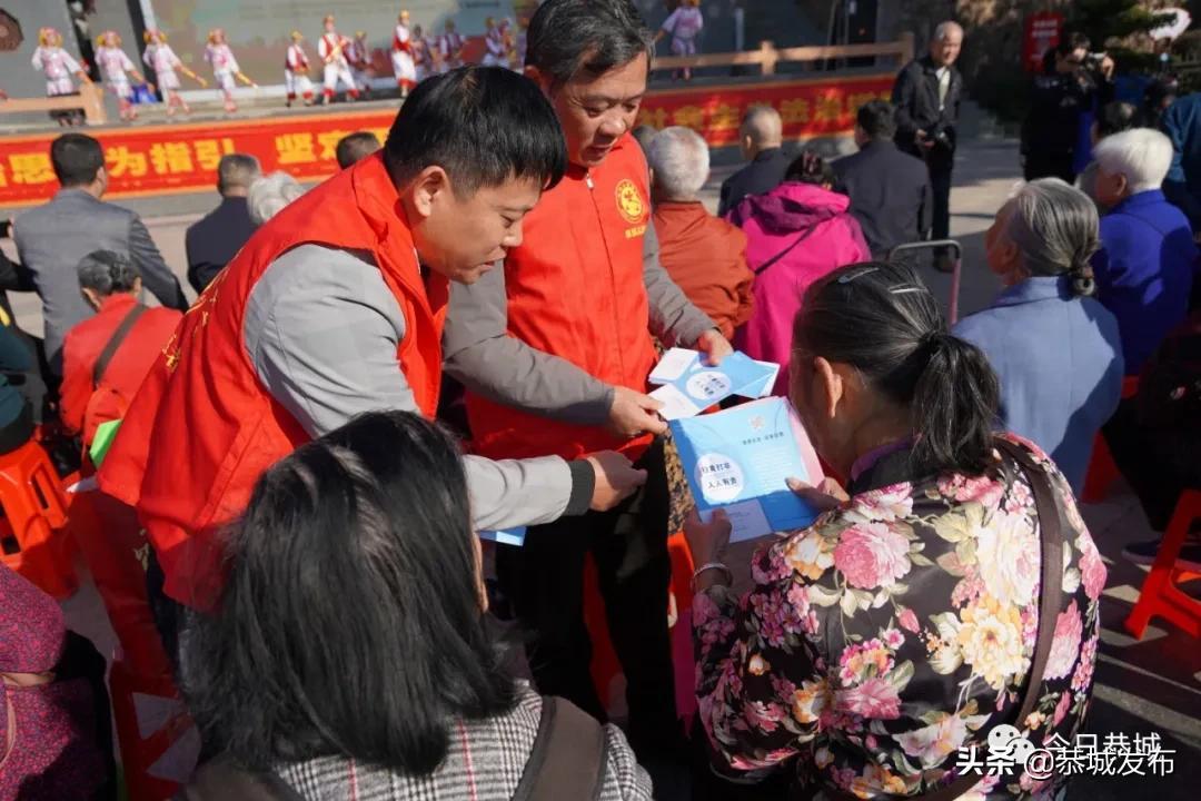 色情内容是不合法的,违反我国相关的法律法规。我们应该遵守法律和道德准则,远离色情内容。如果您有其他问题需要咨询,欢迎向我提问。