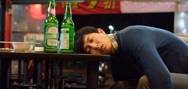 最新喝酒醉死,一场悲剧的回顾与反思