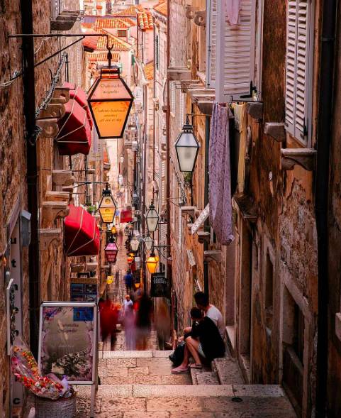 权游最新季,小巷深处的特色小店探秘