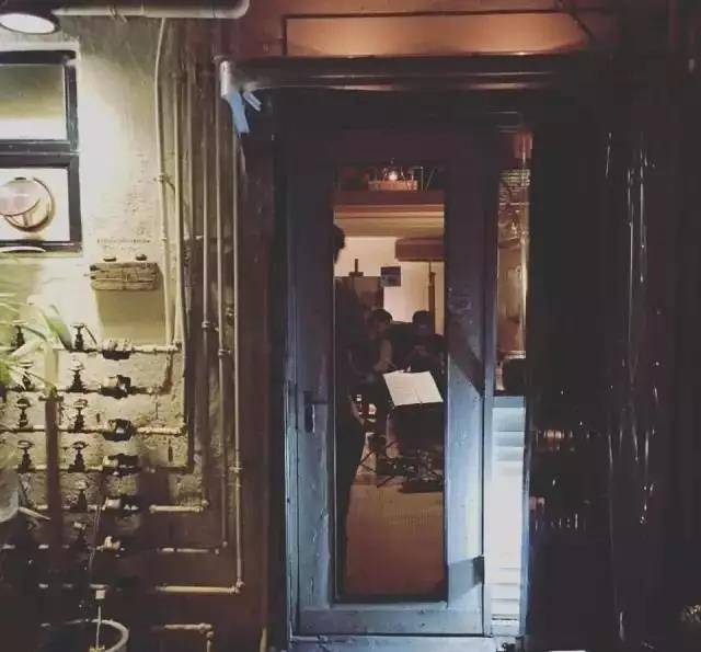 权游最新季,小巷深处的特色小店探秘