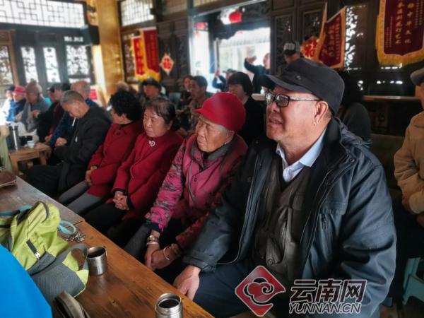 云南花灯演员田华,璀璨之光照亮舞台